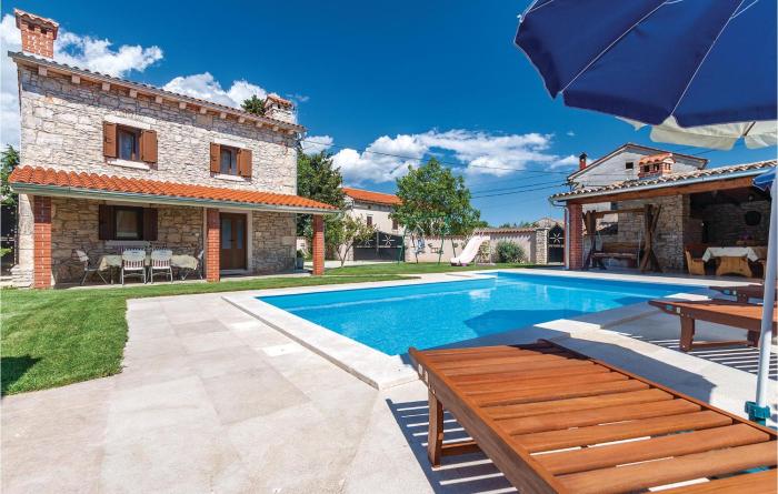 Two-Bedroom Holiday Home In Divsici