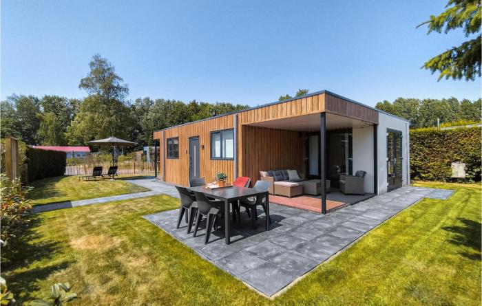 Nice Home In Heinkenszand With Wifi