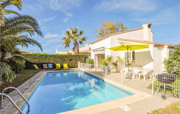 Cozy Home In St Cyprien With Kitchen
