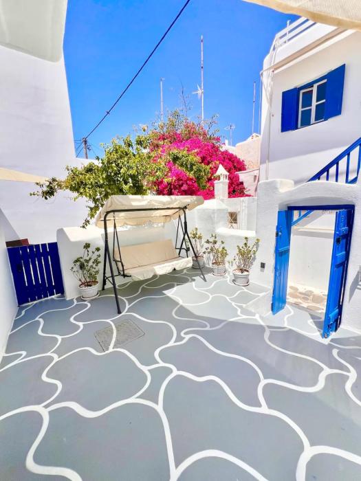 Aphrodite Suite next to the Windmills of Mykonos