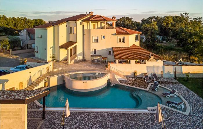 Nice Apartment In Pula With Wifi