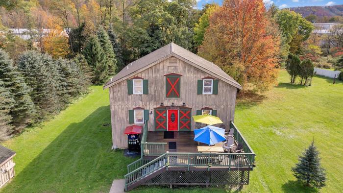 Timberline Lodge, Downtown Ellicottville - Near Ski Resort