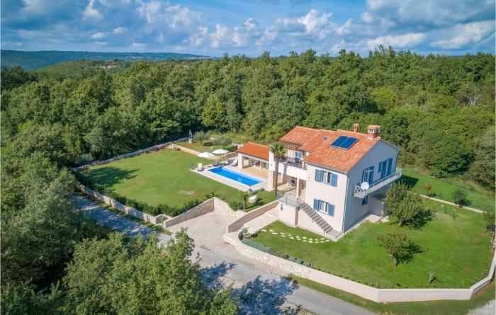 Stunning Apartment In Labin With Sauna