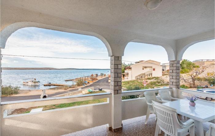 2 Bedroom Nice Apartment In Kustici