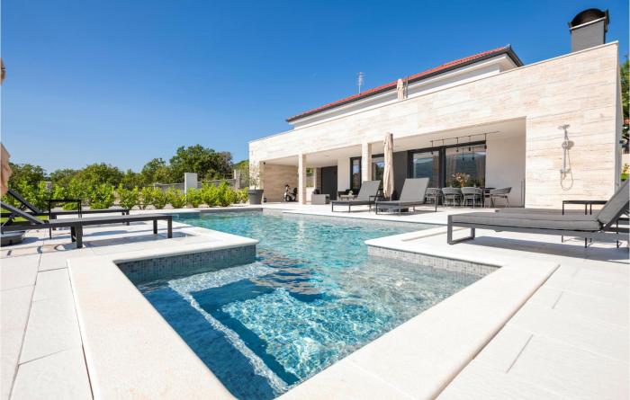 Cozy Home In Cista Velika With Sauna