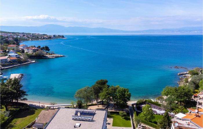 Lovely Apartment In Vantacici