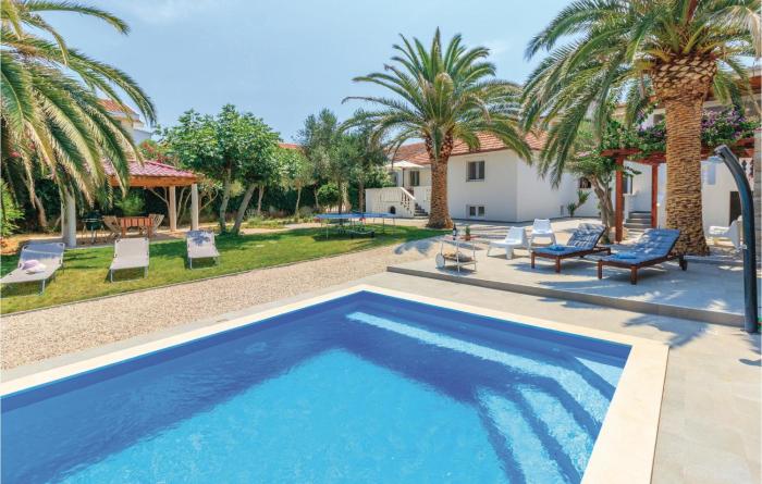 Nice Home In Zdrelac With Sauna