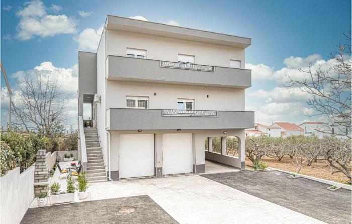 Nice Apartment In Kastel Gomilica