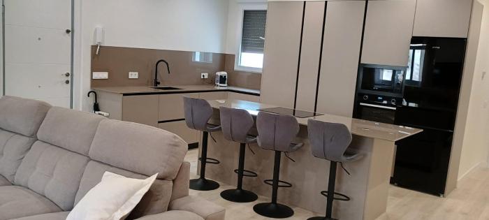 Nuevo y cómodo piso céntrico