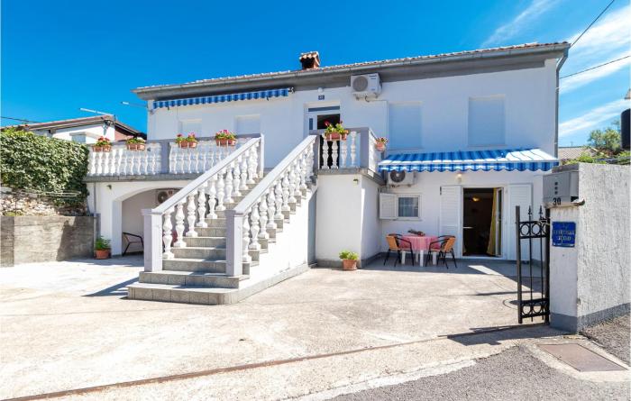 Lovely Apartment In Jadranovo With Wifi