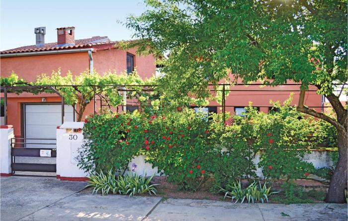 Studio Apartment In Valbandon