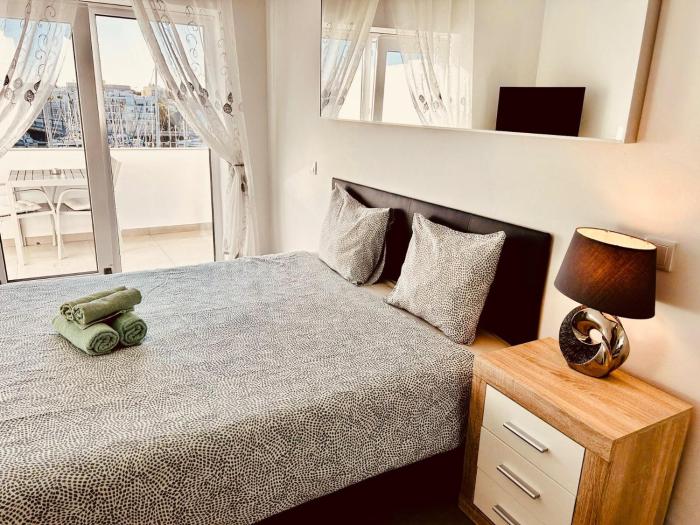 Central Lagos apt with Marina views near beaches