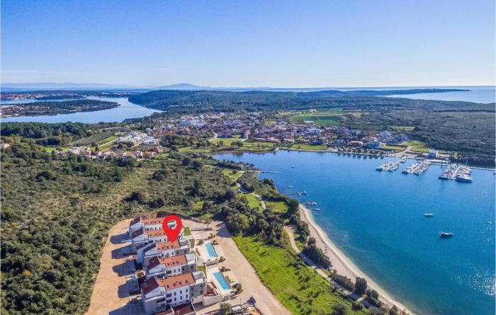 2 Bedroom Gorgeous Apartment In Banjole