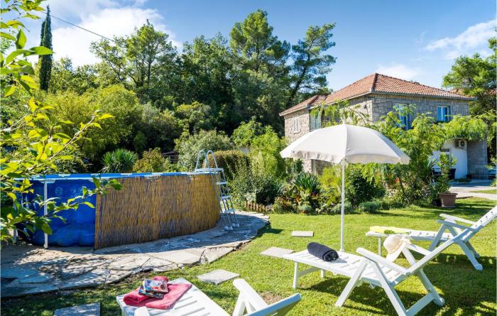 Gorgeous Apartment In Gruda With Wifi