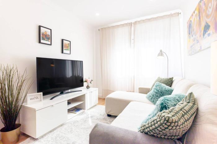 Serene 2-bedroom flat with garden view in Benfica