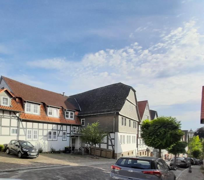 Für Gruppen und Familien - Modern und Fachwerk - Wohnung auf einer Etage mit 5 Schlafzimmern, 2 Bädern, Wohnzimmer, Parkplätzen