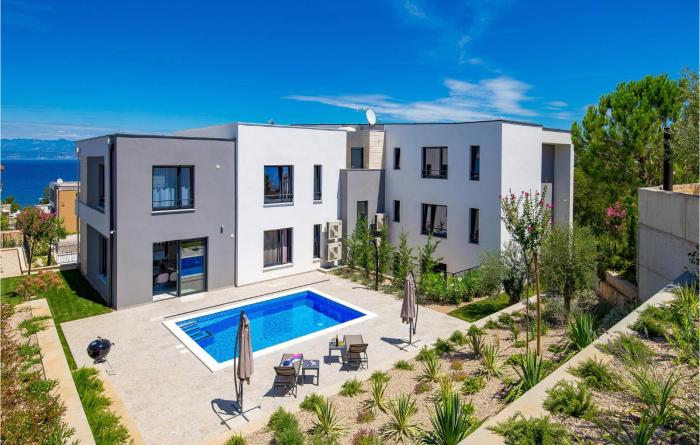 2 Bedroom Nice Apartment In Malinska