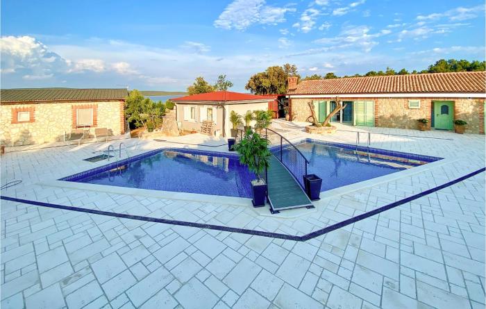 Gorgeous Home In Nerezine With Wifi