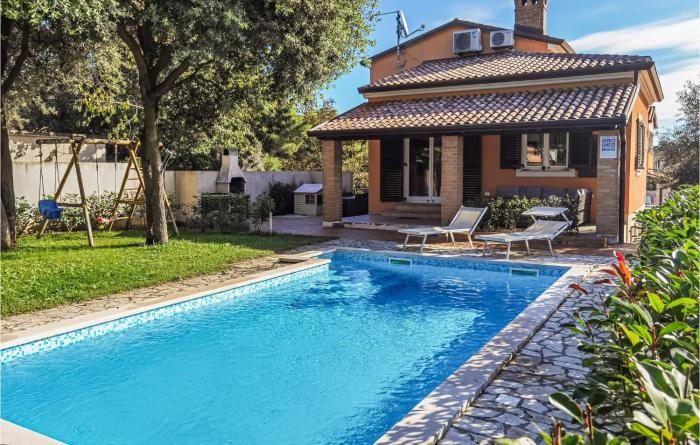 4 Bedroom Stunning Home In Medulin