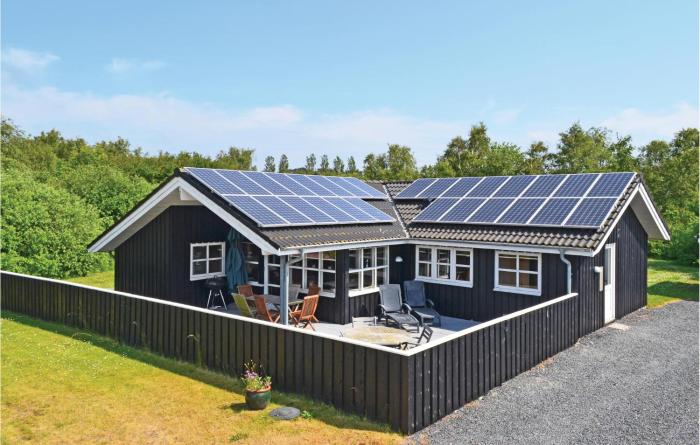 Cozy Home In Ebeltoft With Sauna