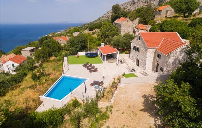 Awesome Home In Jesenice With Kitchen