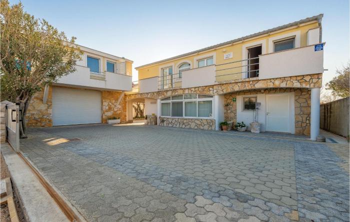 2 Bedroom Awesome Apartment In Nin