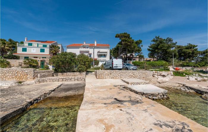 Nice Apartment In Kosljun With Wifi