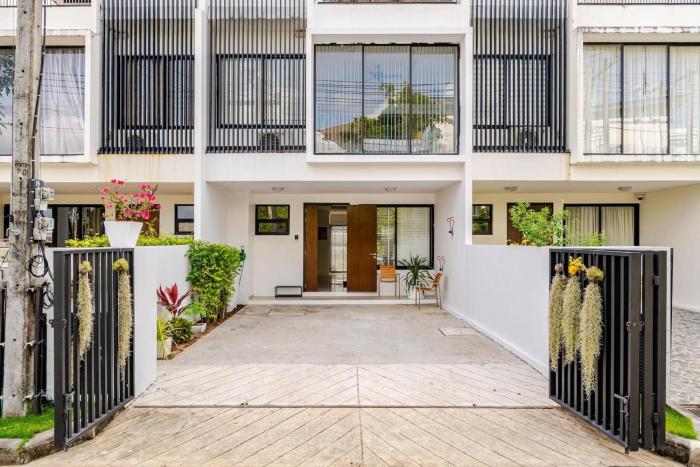 LP 65-57 Spacious holiday home close to the beach