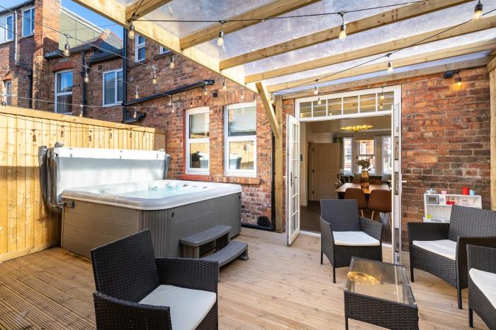 Emerald Park - HOT TUB & GAMES ROOM!