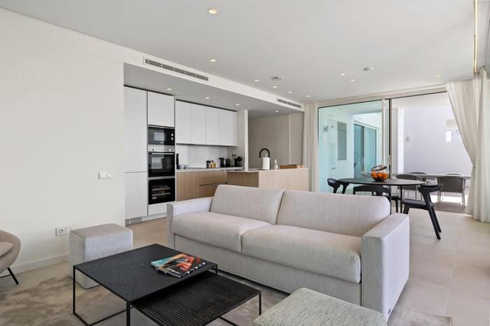 Hillside flat with pool by Costarentals - Ref M49