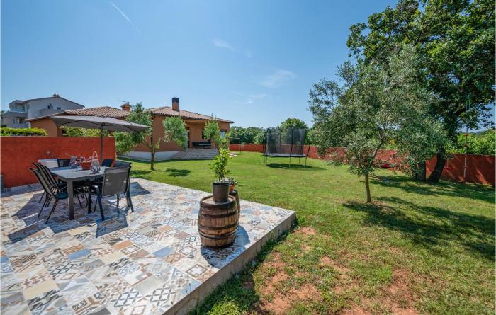 3 Bedroom Awesome Home In Liznjan