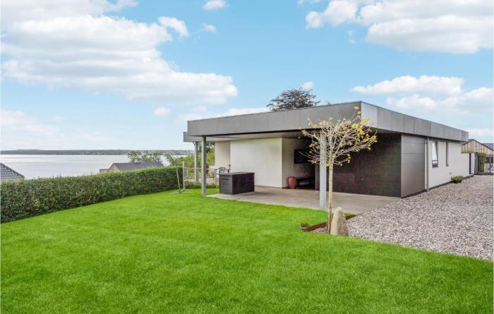 3 Bedroom Lovely Home In Børkop