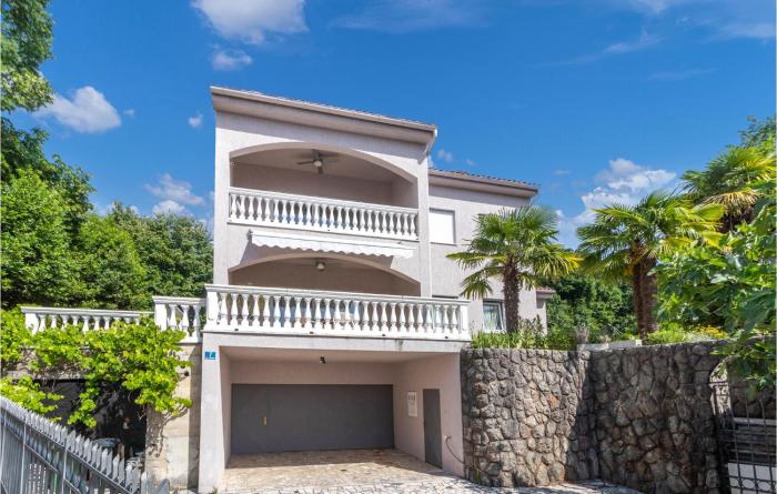 2 Bedroom Gorgeous Apartment In Pobri