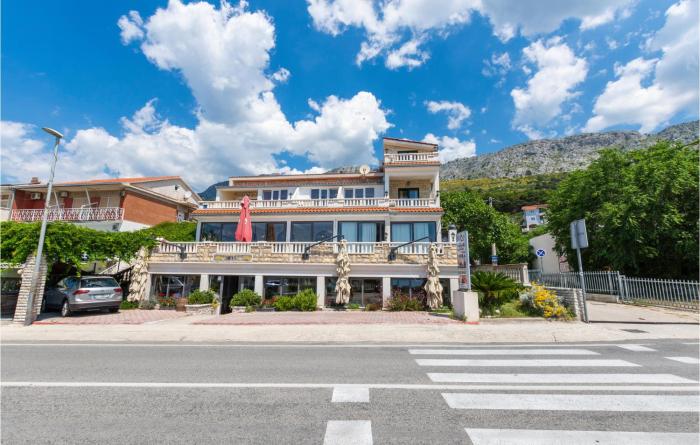 Nice Apartment In Duce With Wifi