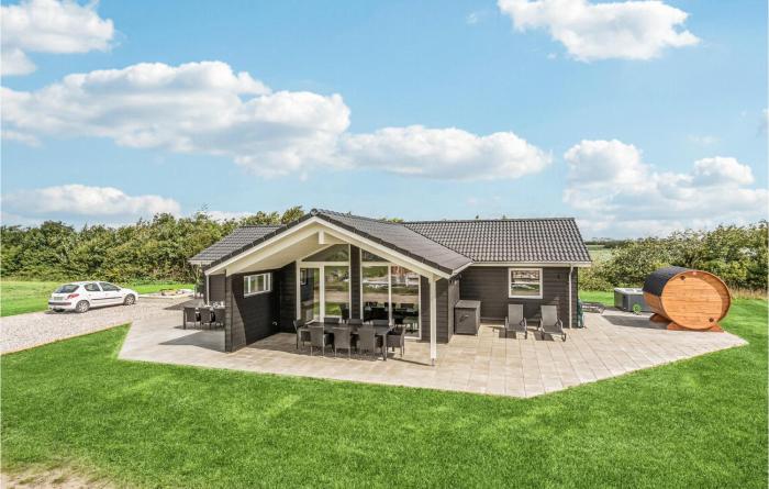 4 Bedroom Nice Home In Tarm