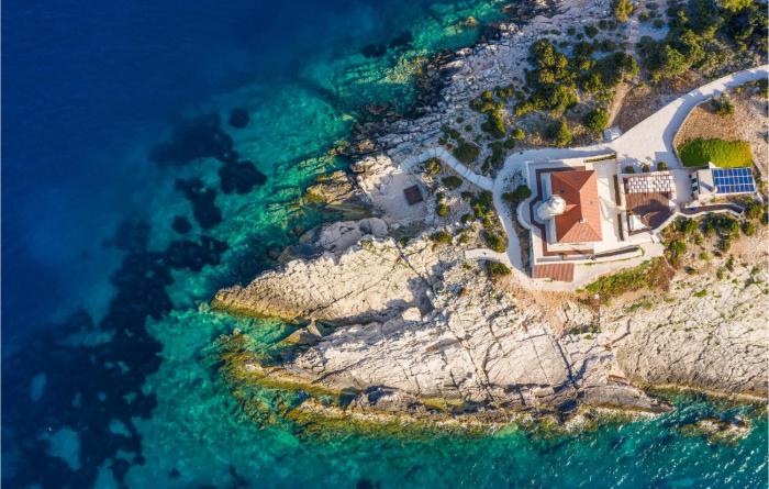 Nice Home In Vis With Kitchen