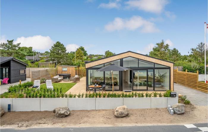 Nice Home In Rønde With House Sea View