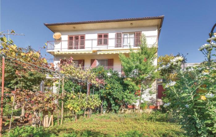 2 Bedroom Amazing Apartment In Pula