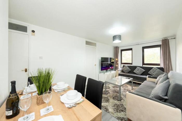 Idyllic Stylish Apartment with Fast Speed Broadband & Free Parking