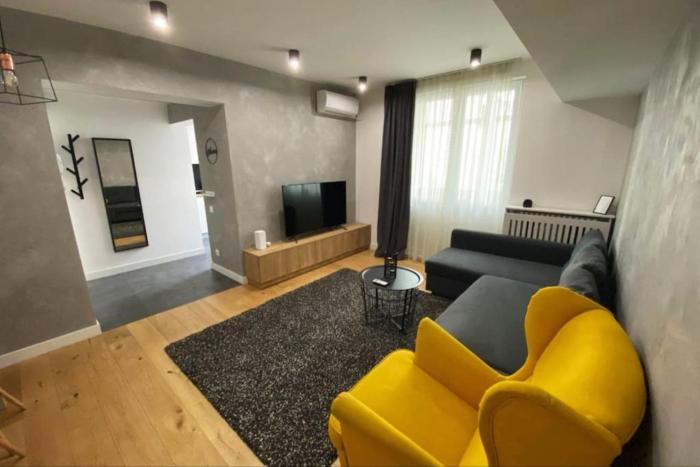 University - Downtown by Realty