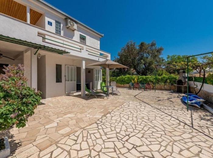 Beachfront Holiday Home with Hot Tub, Terrace, and Sea Views in Vinišće