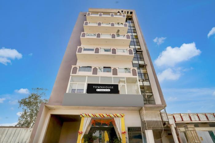 Super Townhouse Hyderabad Gate IIT BHU Formerly RK Heights