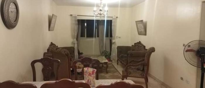 شقة مفروشة بالكامل فى مدينة نصر مكان حيوي جدآ