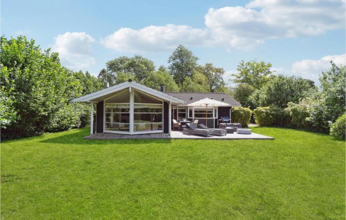 Cozy Home In Hornbæk With Kitchen