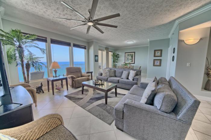 Luxurious Beachfront Condo with Beachside Pool Access and Free WiFi - Unit 1202