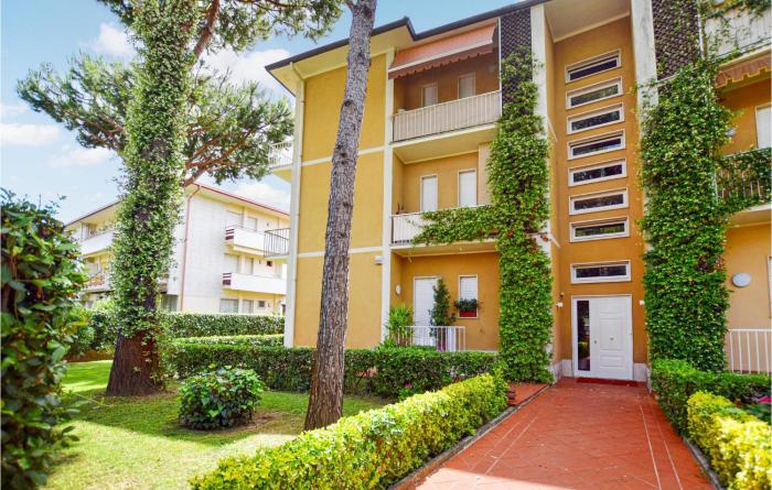 Cozy Apartment In Lido Di Camaiore