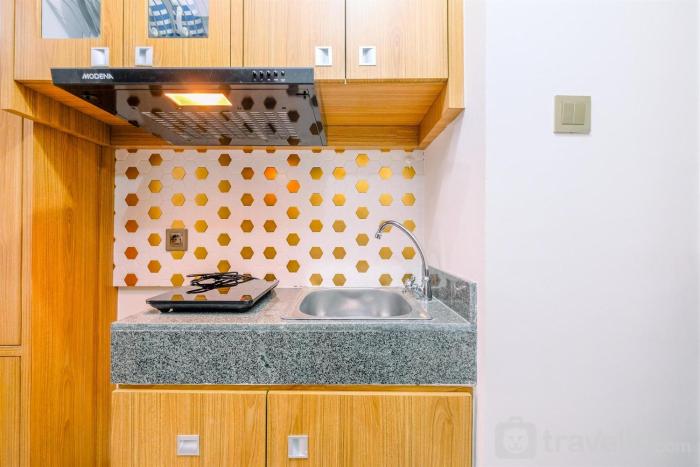 Cozy and Homey Studio Room Transpark Cibubur Apartment By Travelio
