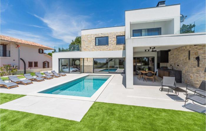 3 Bedroom Stunning Home In Porec