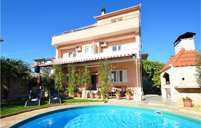 Stunning Apartment In Tribunj