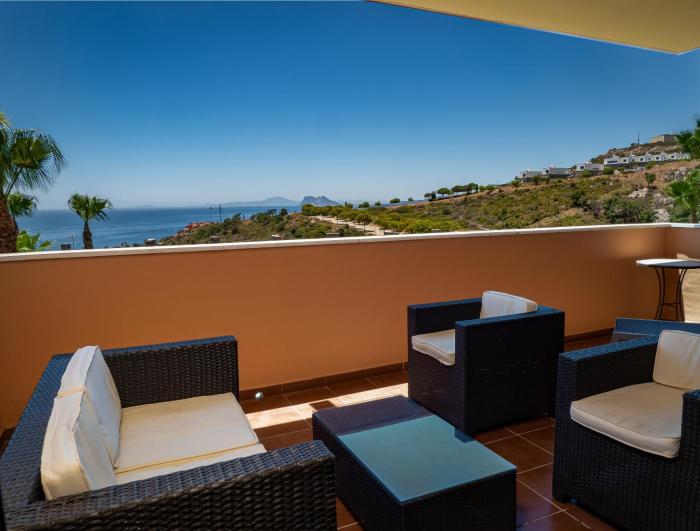 2055-Superb 2bedrooms apt, Gibraltar and sea view